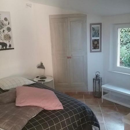Une Chambre En Ville LʼIsle-sur-la-Sorgue Exteriör bild