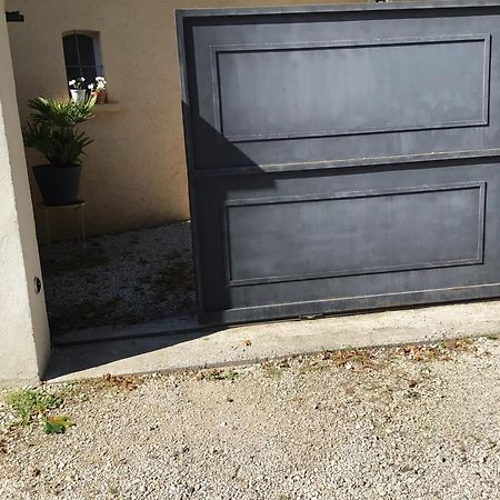 Une Chambre En Ville LʼIsle-sur-la-Sorgue Exteriör bild
