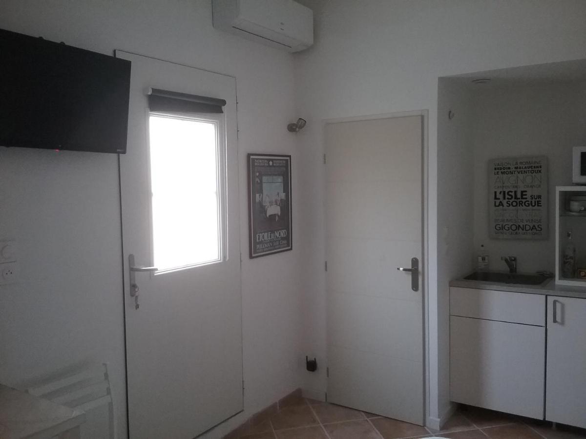 Une Chambre En Ville LʼIsle-sur-la-Sorgue Exteriör bild