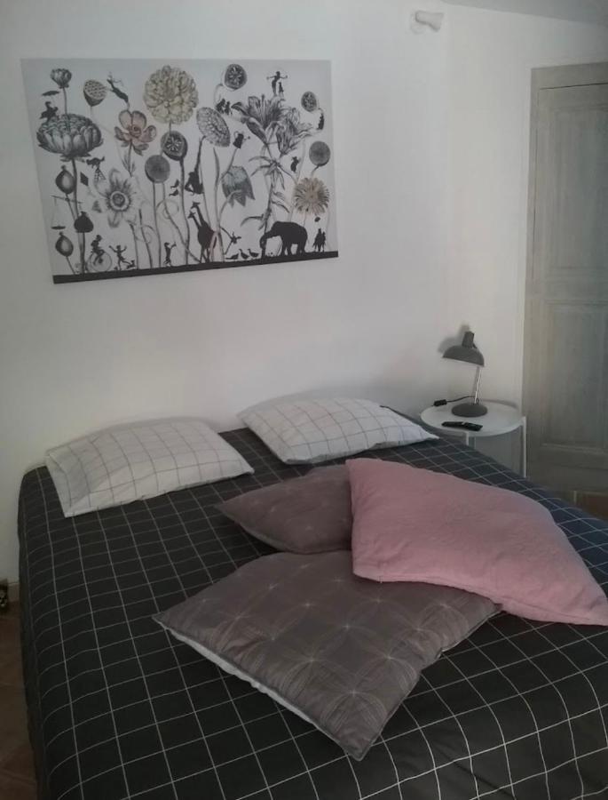 Une Chambre En Ville LʼIsle-sur-la-Sorgue Exteriör bild