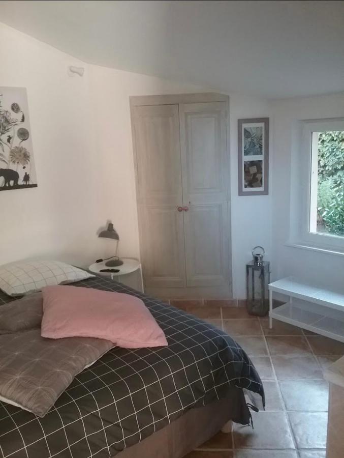 Une Chambre En Ville LʼIsle-sur-la-Sorgue Exteriör bild