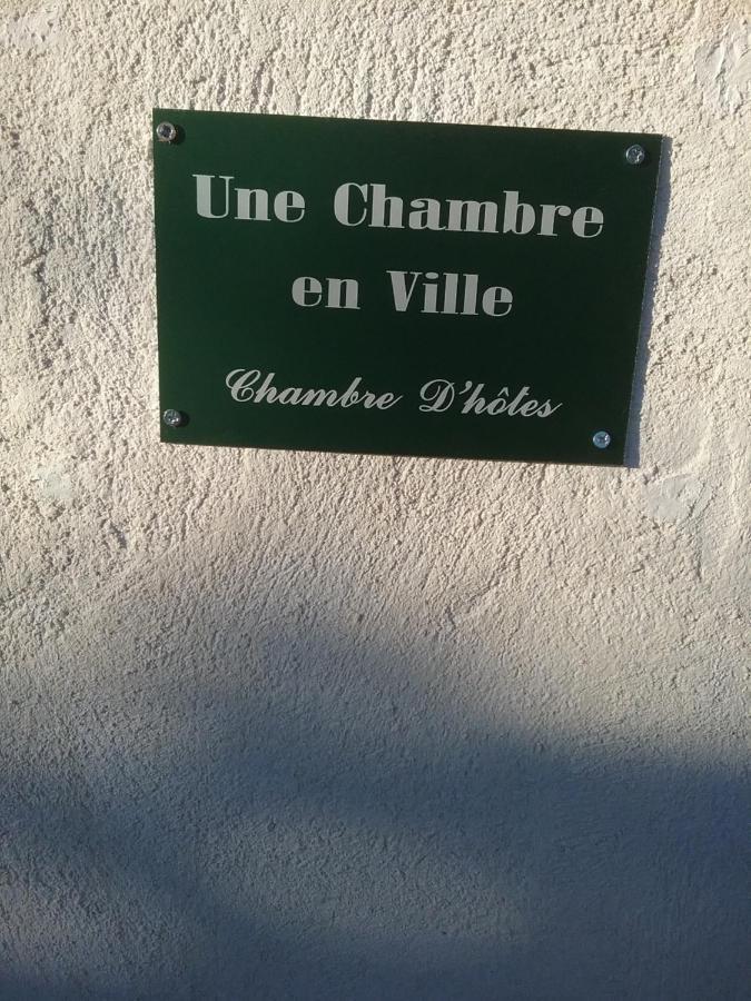 Une Chambre En Ville LʼIsle-sur-la-Sorgue Exteriör bild