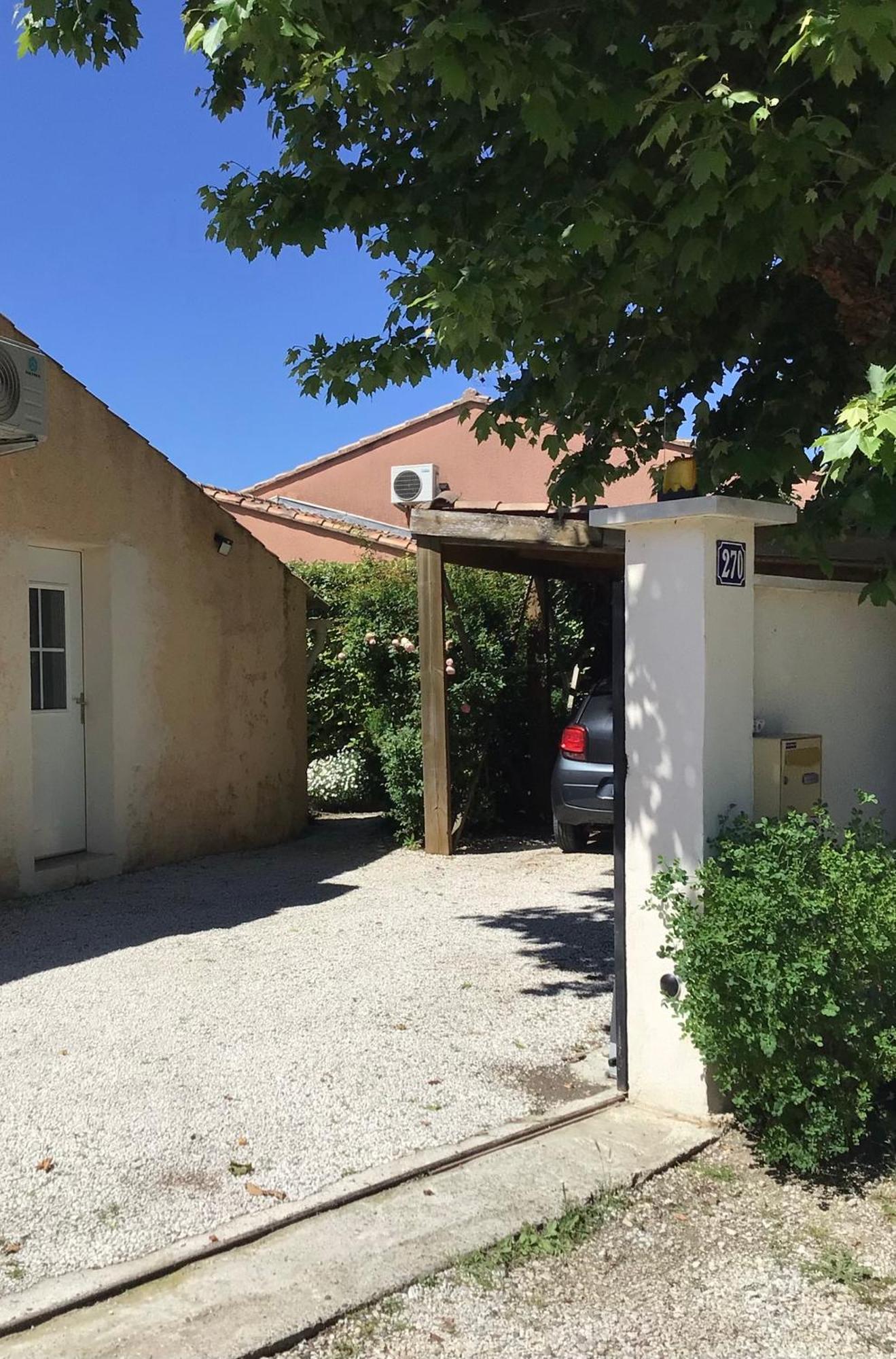 Une Chambre En Ville LʼIsle-sur-la-Sorgue Exteriör bild