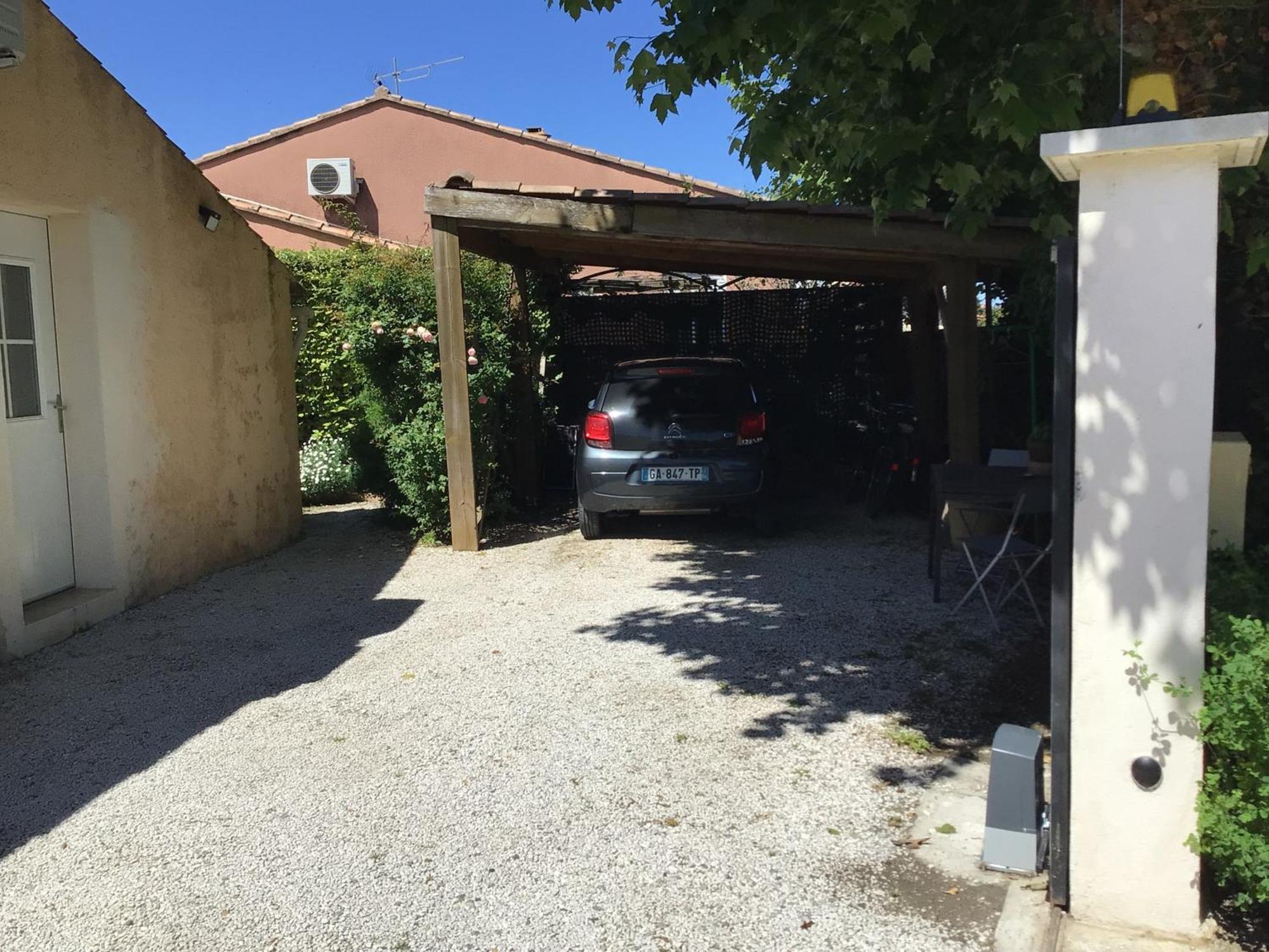 Une Chambre En Ville LʼIsle-sur-la-Sorgue Exteriör bild